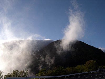 霧が上がってきて