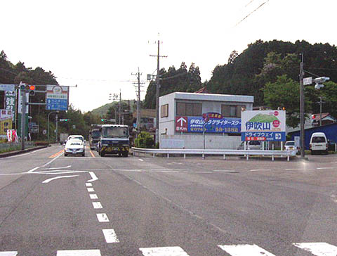 ドライブウェイの案内板